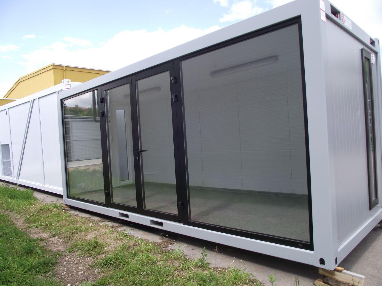 Bürocontainer mit bodentiefen Fenstern – Bild 1