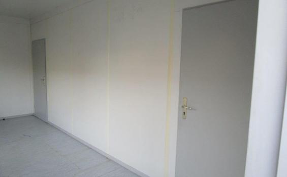 20 Fuss Duo- Umkleideanlage mit Duschen und WC- Bereich