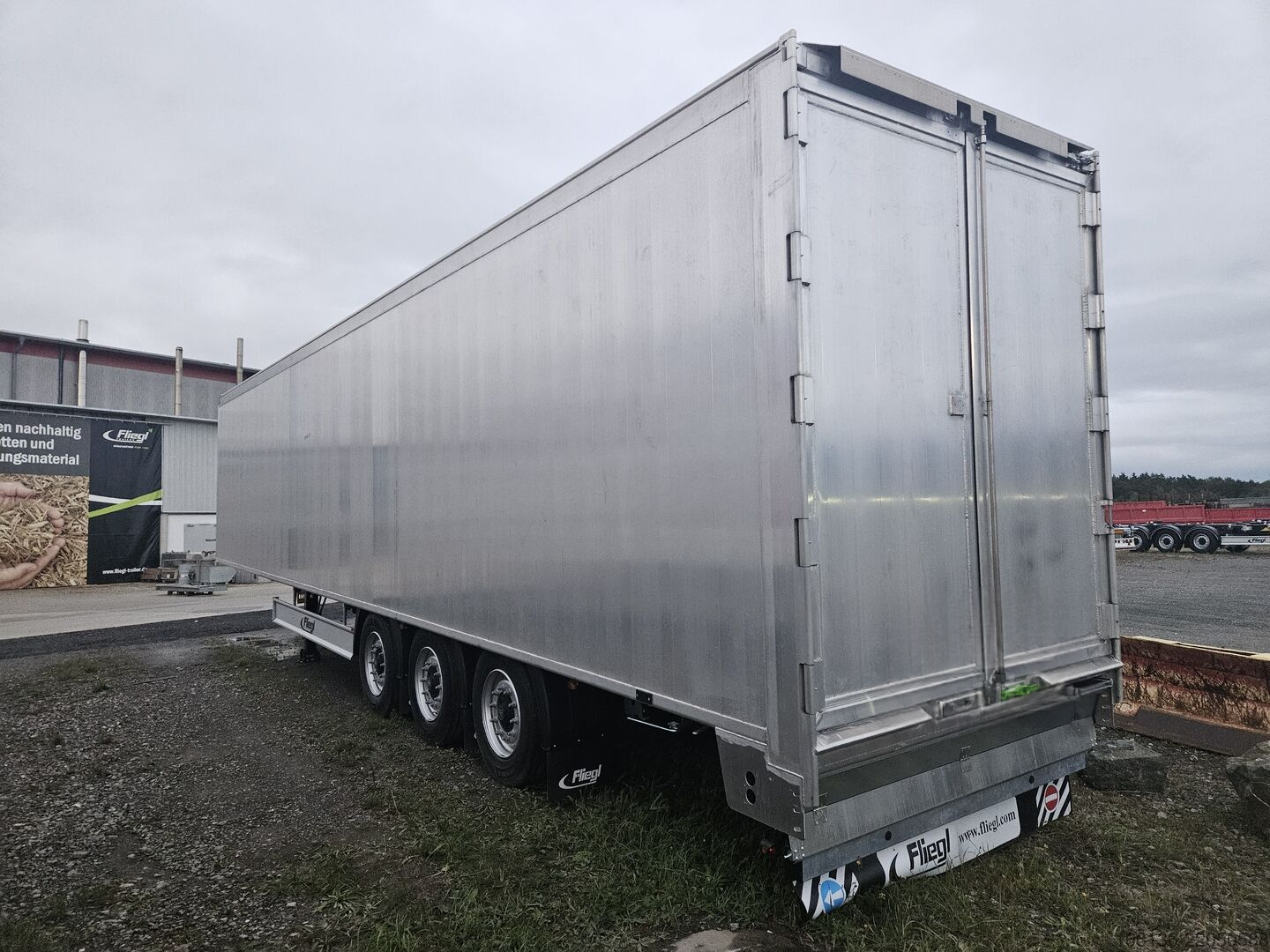 Fliegl 3-Achs Schubbodenauflieger 92 m³ – Bild 3
