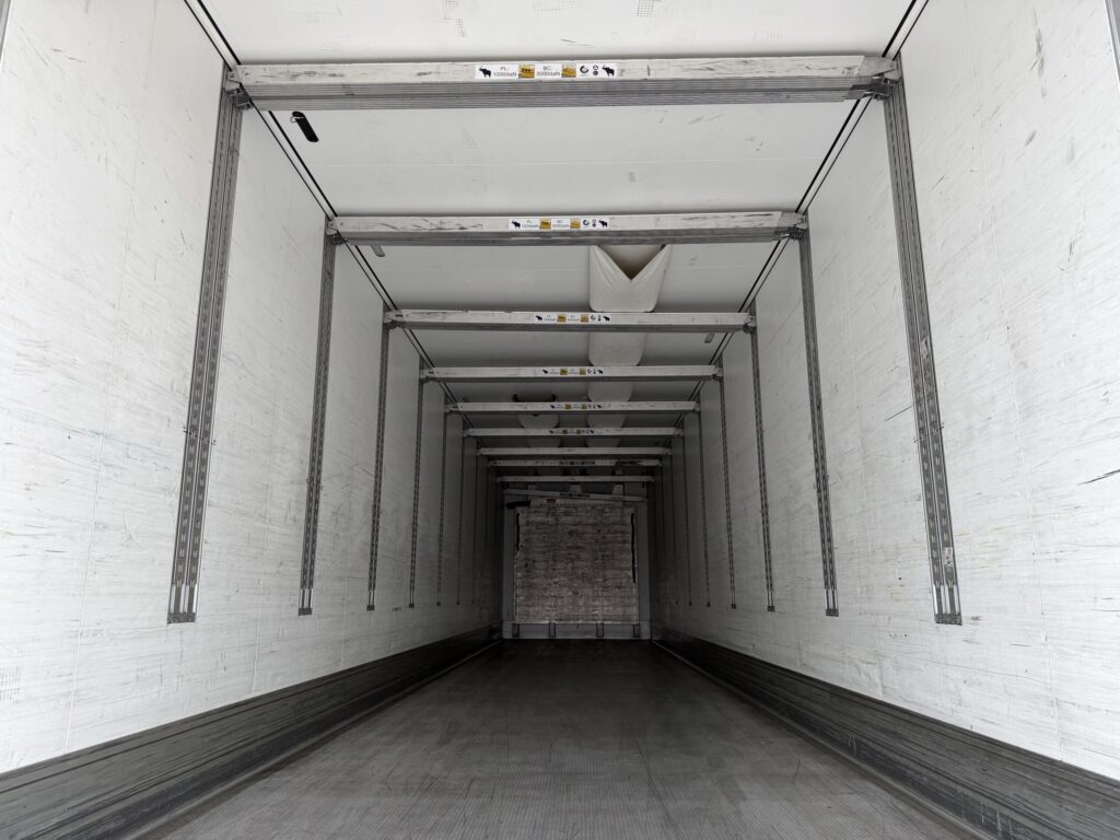 Schmitz Cargobull SKO24 / Carrier Vector 1550 / Doppelstock – Bild 9