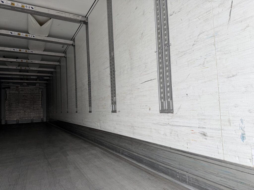 Schmitz Cargobull SKO24 / Carrier Vector 1550 / Doppelstock – Bild 10