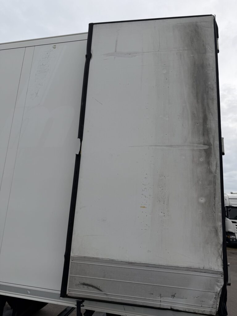 Schmitz Cargobull SKO24 / Carrier Vector 1850 / Doppelstock / Lift – Bild 13