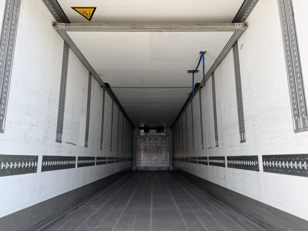 Schmitz Cargobull SKO24 / Carrier Vector 1950 Multitemp / Lift – Bild 9