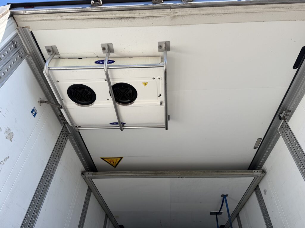 Schmitz Cargobull SKO24 / Carrier Vector 1950 Multitemp / Lift – Bild 12