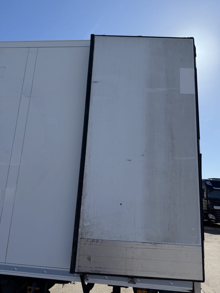 Schmitz Cargobull SKO24 / Carrier Vector 1950 Multitemp / Lift – Bild 13
