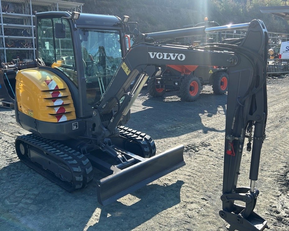 Volvo EC27C Kompaktbagger – Ansicht 3